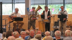 Die Band Augustinum spielt beim Staufener Seniorennachmittag.