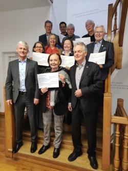 Das Bild zeigt die Förderpreisträger zusammen mit dem Vorstand der Bürgerstiftung Staufen i. Br.