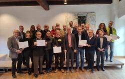 Das Bild zeigt die Förderpreisträger zusammen mit dem Vorstand der Bürgerstiftung Staufen i. Br.