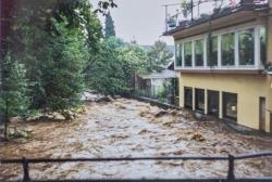 Foto über starkes Hochwasser des Neumagens im Bereich Deckerbrücke 