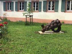 "Bromokül" (Gußeisen) vor dem Annahof in Staufen